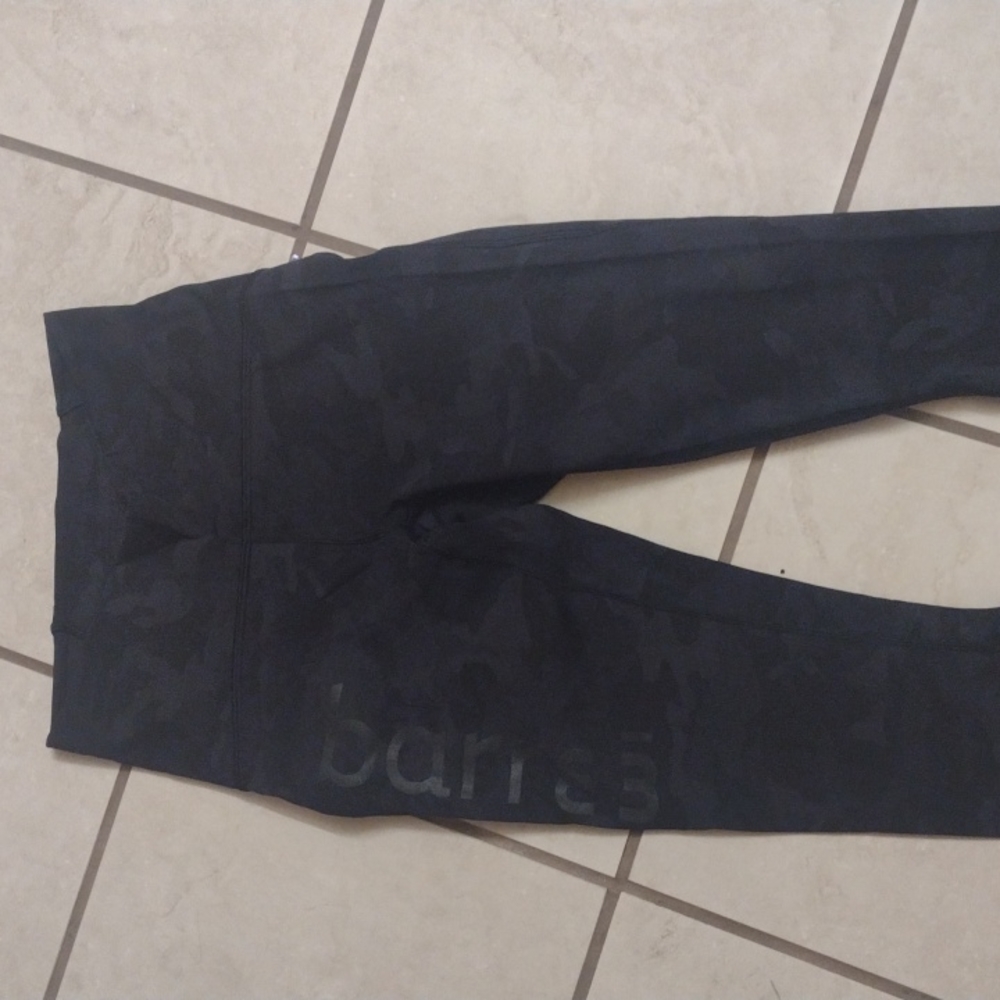 SOLD Lululemon Barre 3 Train Time 7/8 Pant Black Camo - Picture 2 of 12